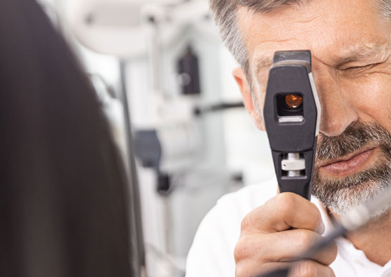 Augenärztliche Nachkontrolle nach intravitrealer Injektion