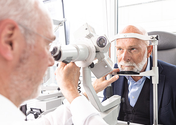 YAG-Laser zur Nachstarbehandlung nach Grauer-Star-Operation